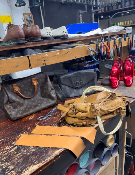 Sac Balenciaga en cours de réparation