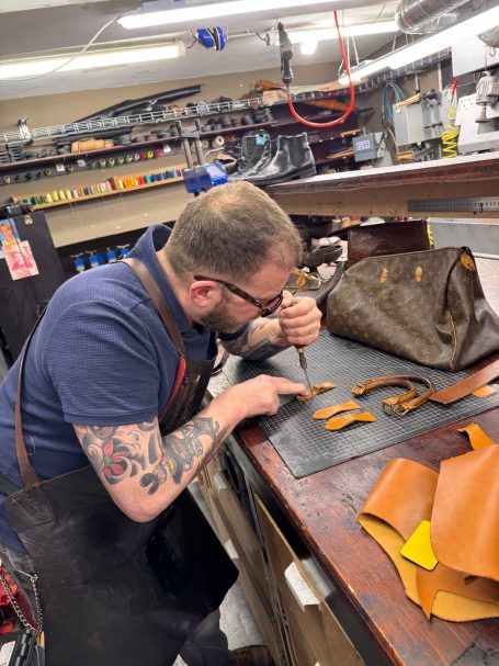 Fabrication de Patte d'anses en cuir pour sac Louis Vuitton