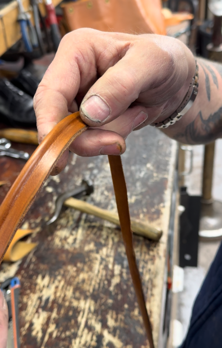 Fabrication d'un cordon en cuir pour sac Louis Vuitton