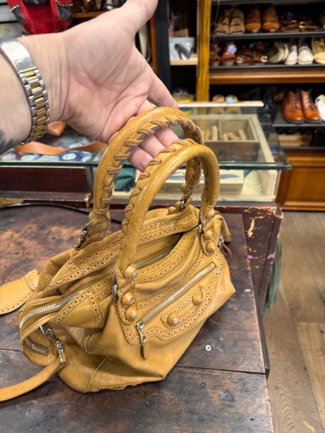 Sac Balenciaga restauré et rénové